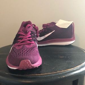 Brand new Nike.  Never worn. Sz8